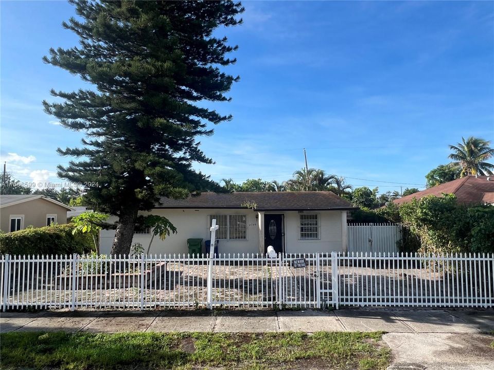 For Sale: $450,000 (3 beds, 2 baths, 960 Square Feet)