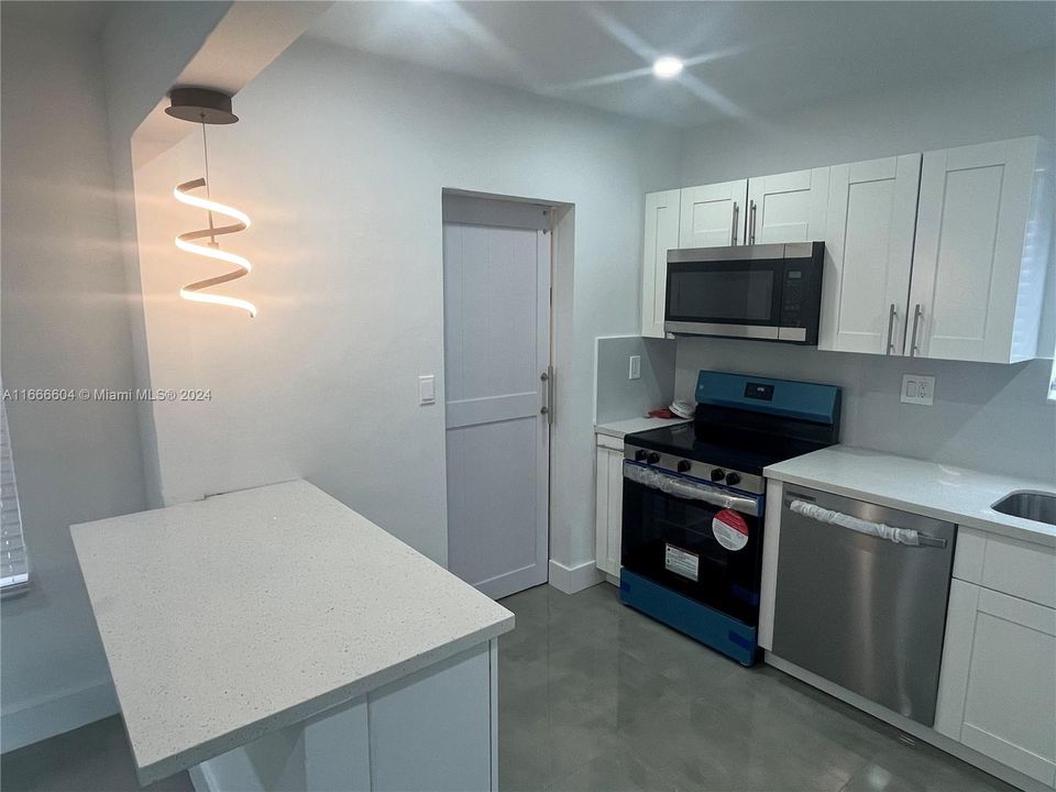 For Rent: $3,990 (3 beds, 2 baths, 1495 Square Feet)