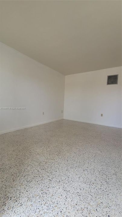 For Rent: $1,900 (1 beds, 1 baths, 450 Square Feet)