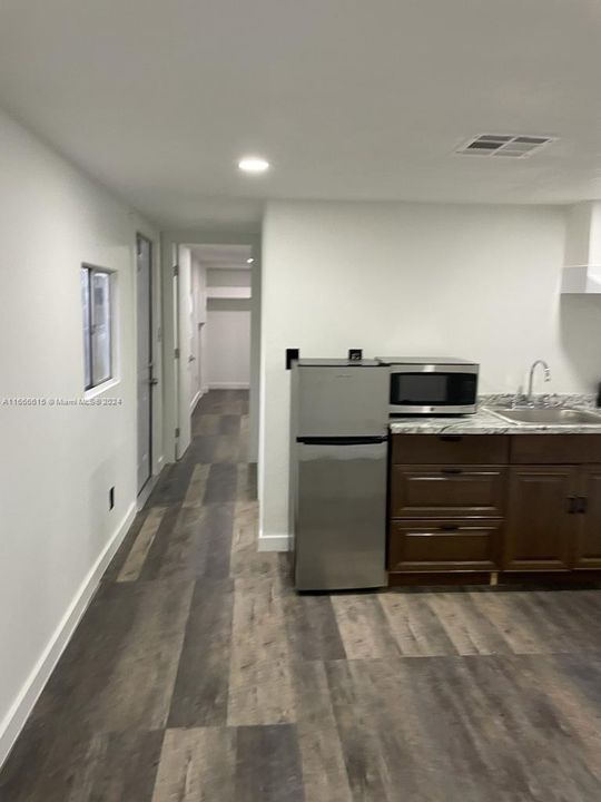 Recently Rented: $1,300 (1 beds, 1 baths, 3247 Square Feet)