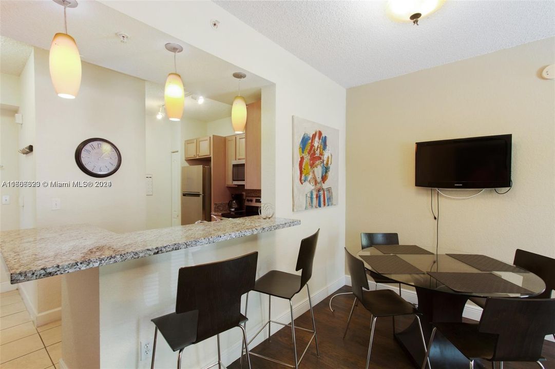 For Rent: $3,000 (2 beds, 2 baths, 1010 Square Feet)