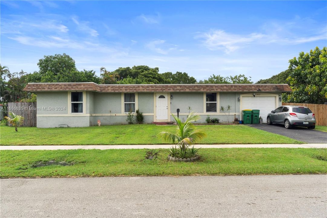 For Sale: $475,000 (3 beds, 2 baths, 1308 Square Feet)