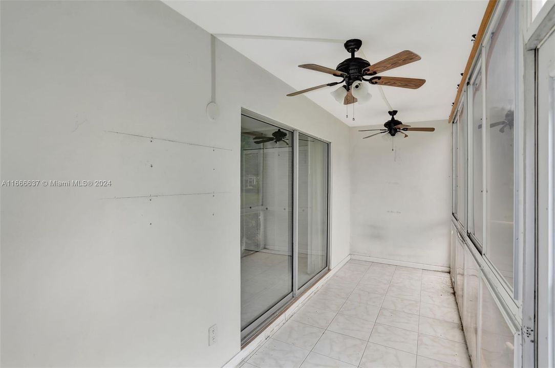 For Sale: $137,900 (1 beds, 1 baths, 798 Square Feet)