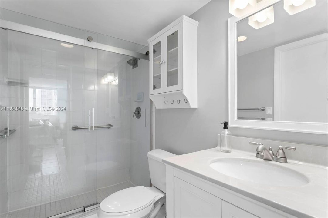 For Sale: $625,000 (1 beds, 1 baths, 656 Square Feet)