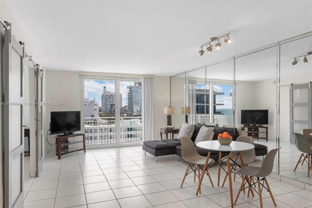 For Sale: $625,000 (1 beds, 1 baths, 656 Square Feet)