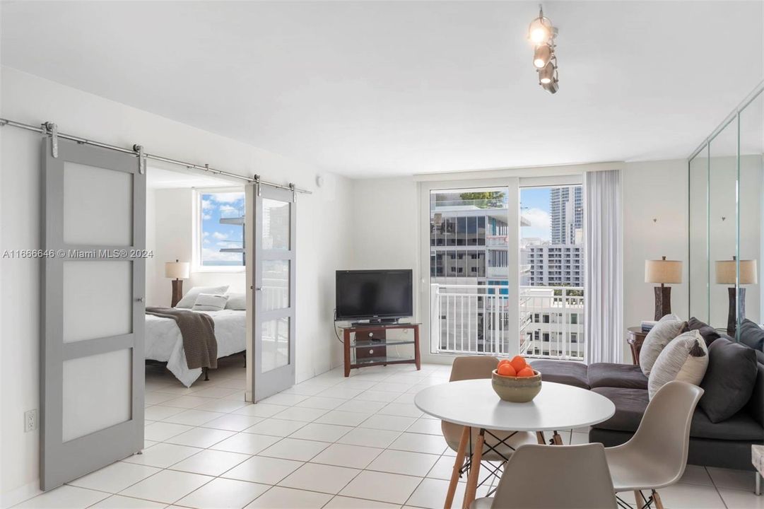 For Sale: $625,000 (1 beds, 1 baths, 656 Square Feet)