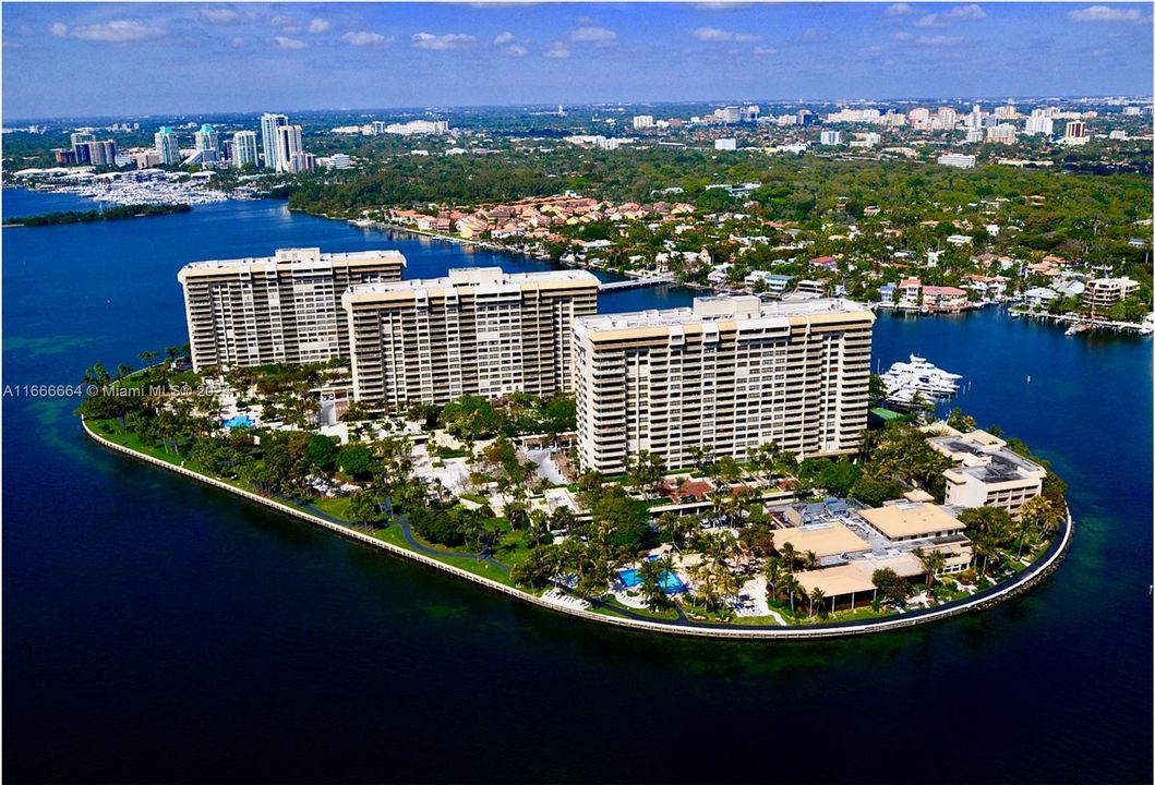 For Sale: $1,280,000 (2 beds, 2 baths, 1642 Square Feet)