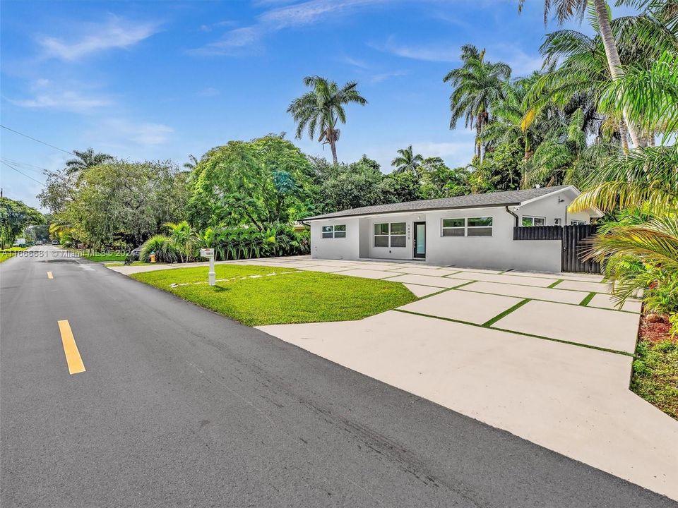 For Sale: $775,000 (3 beds, 2 baths, 2042 Square Feet)