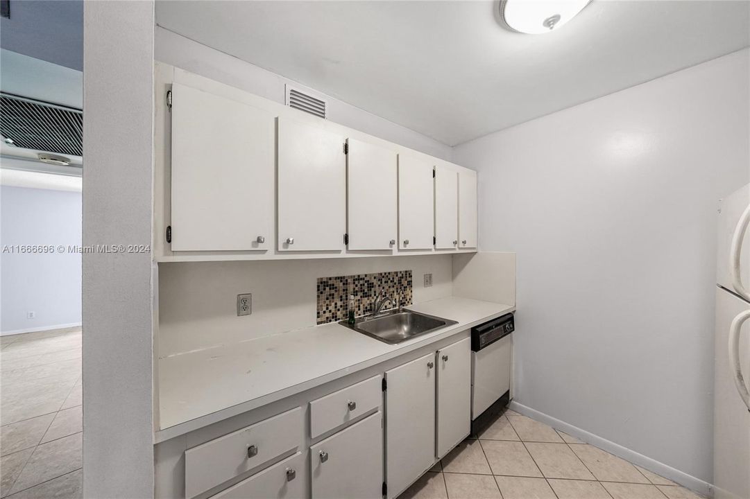 Active With Contract: $120,000 (1 beds, 1 baths, 811 Square Feet)