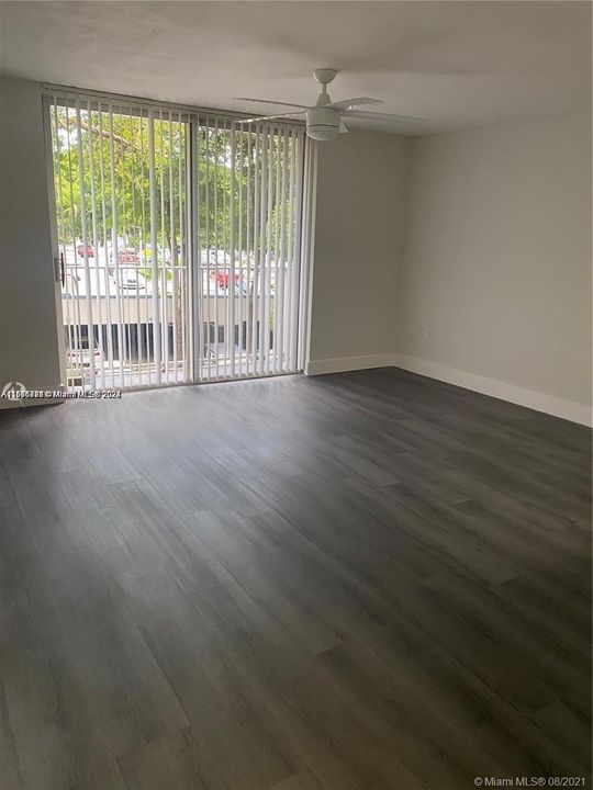 For Rent: $1,900 (1 beds, 1 baths, 634 Square Feet)