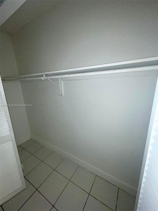 For Rent: $1,350 (0 beds, 1 baths, 440 Square Feet)