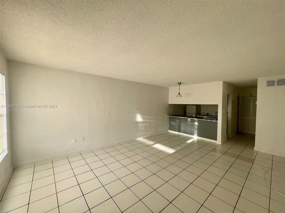 For Rent: $1,350 (0 beds, 1 baths, 440 Square Feet)