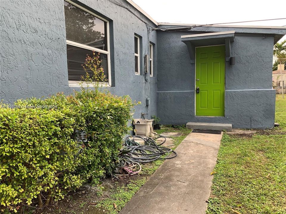 For Rent: $1,450 (0 beds, 1 baths, 2176 Square Feet)