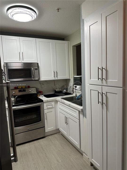 For Rent: $2,350 (2 beds, 2 baths, 1029 Square Feet)