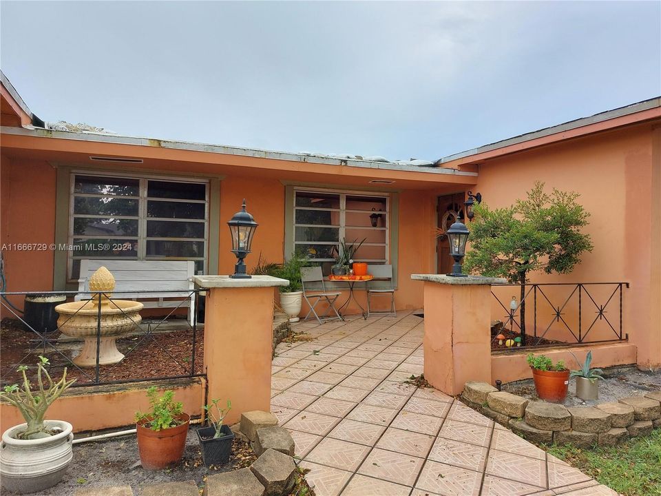 For Sale: $695,000 (4 beds, 3 baths, 2407 Square Feet)