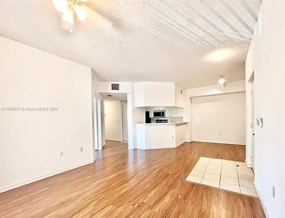 For Rent: $2,300 (2 beds, 1 baths, 987 Square Feet)