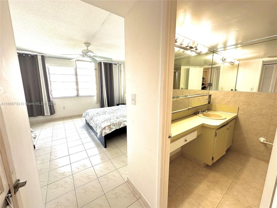 For Sale: $199,000 (2 beds, 2 baths, 1315 Square Feet)