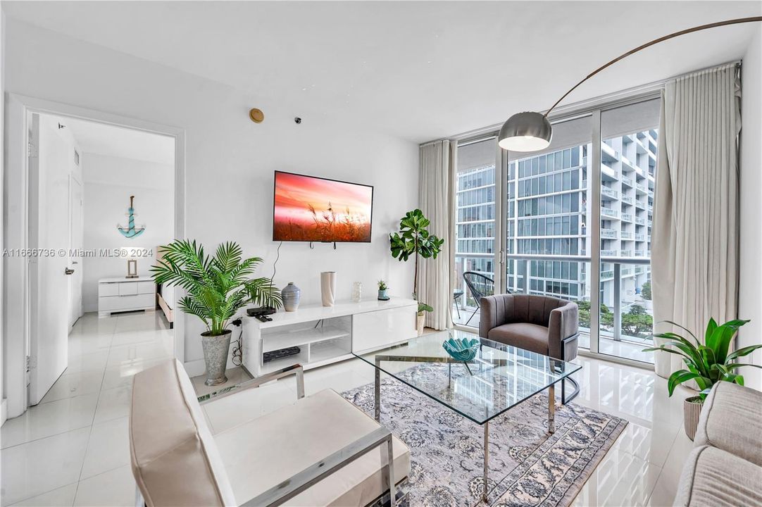 For Sale: $715,000 (1 beds, 1 baths, 876 Square Feet)