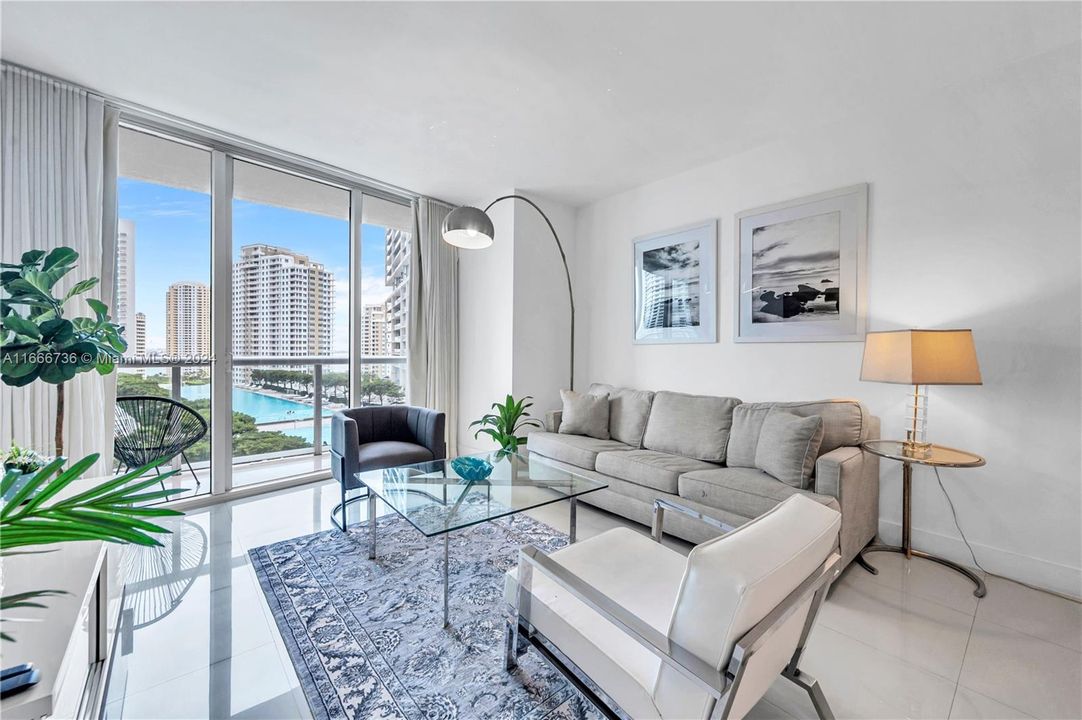 For Sale: $715,000 (1 beds, 1 baths, 876 Square Feet)