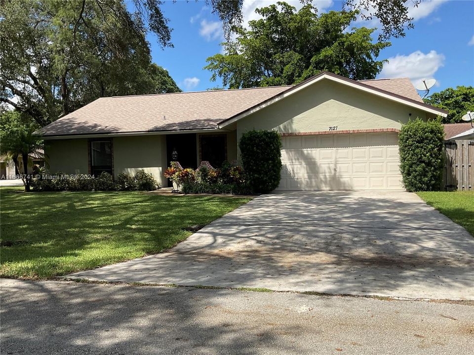 For Sale: $635,000 (3 beds, 2 baths, 1621 Square Feet)