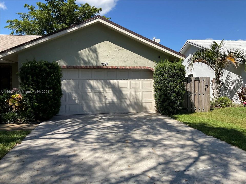 For Sale: $635,000 (3 beds, 2 baths, 1621 Square Feet)