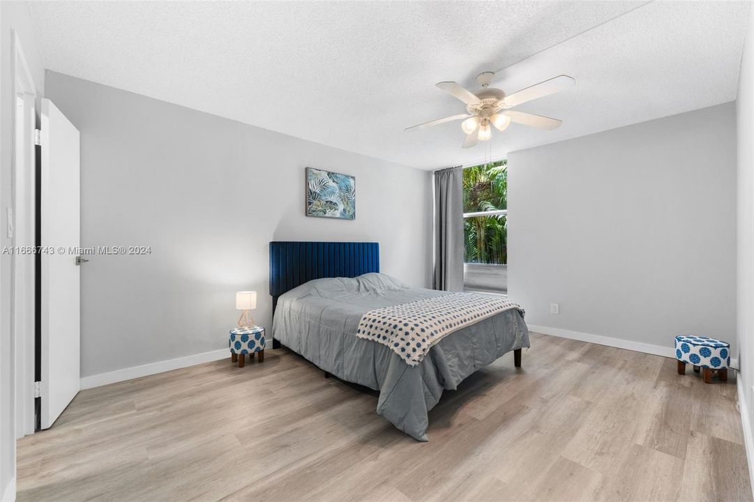 For Sale: $269,000 (1 beds, 1 baths, 725 Square Feet)