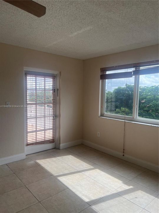 For Rent: $2,200 (2 beds, 1 baths, 1035 Square Feet)