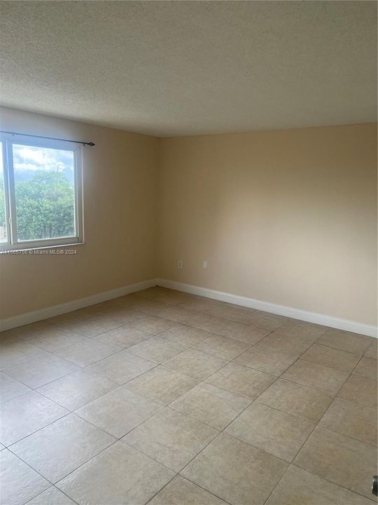 For Rent: $2,200 (2 beds, 1 baths, 1035 Square Feet)