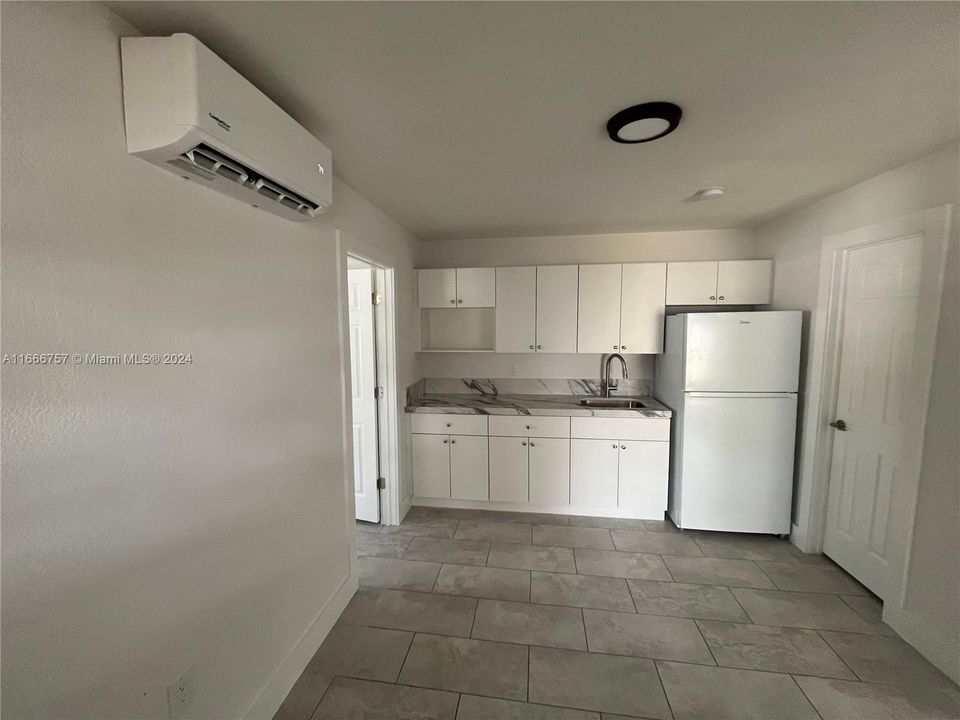 For Rent: $1,750 (1 beds, 1 baths, 1346 Square Feet)