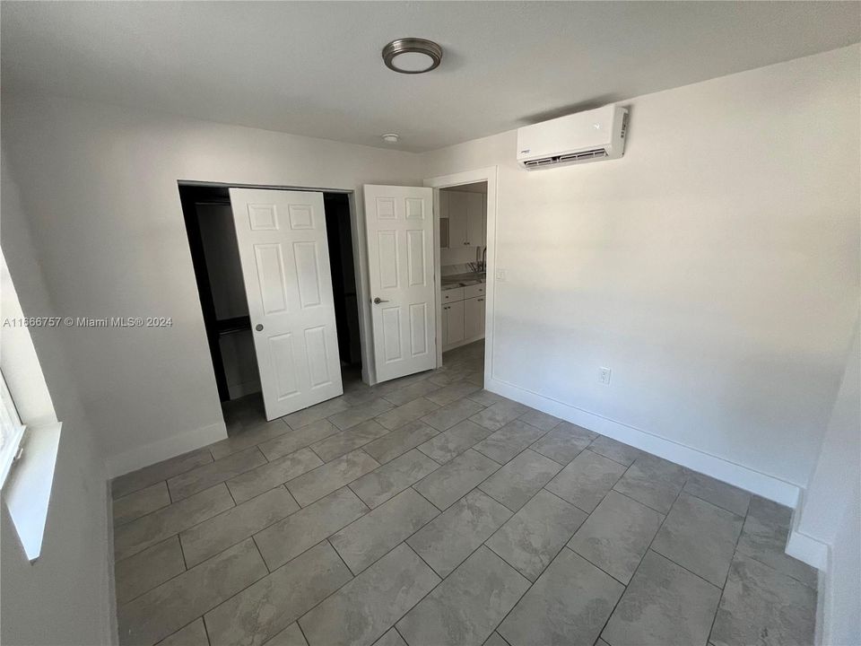 For Rent: $1,750 (1 beds, 1 baths, 1346 Square Feet)