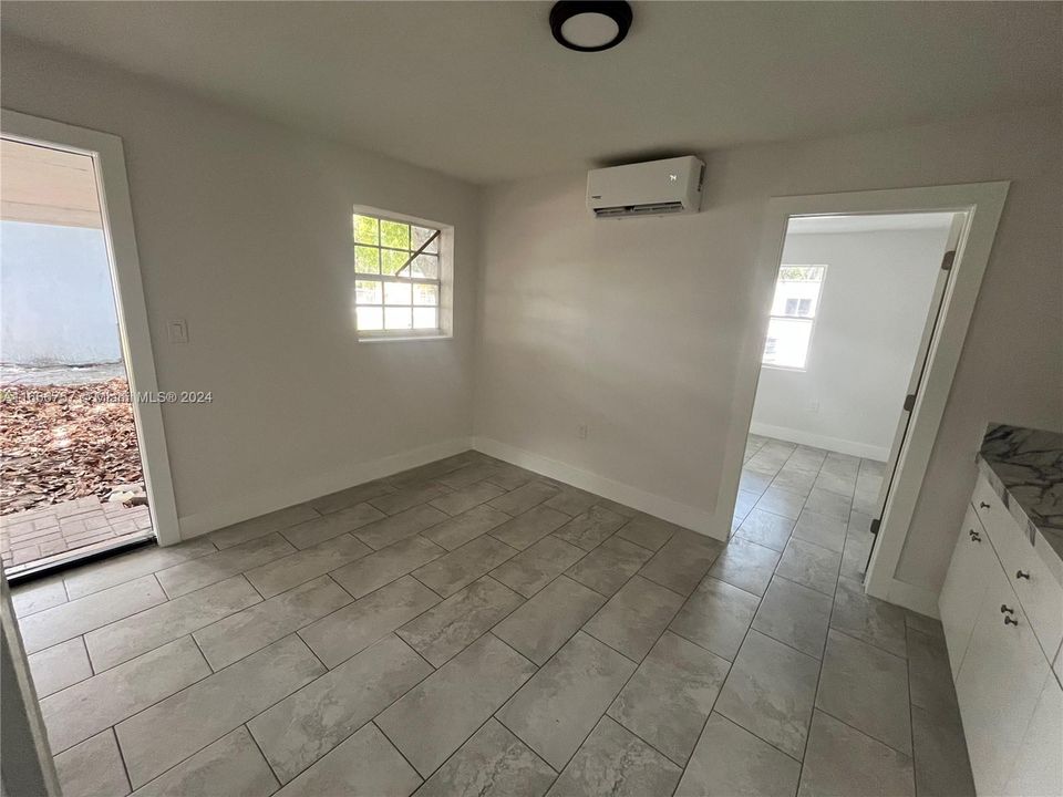 For Rent: $1,750 (1 beds, 1 baths, 1346 Square Feet)