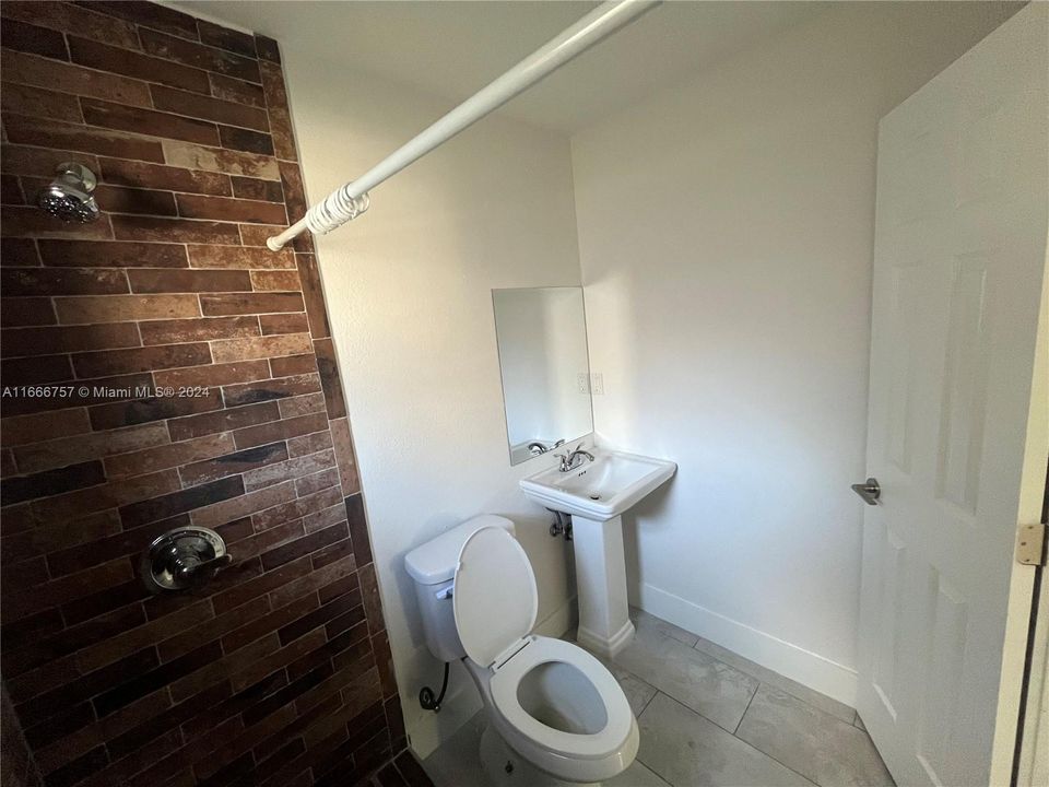 For Rent: $1,750 (1 beds, 1 baths, 1346 Square Feet)