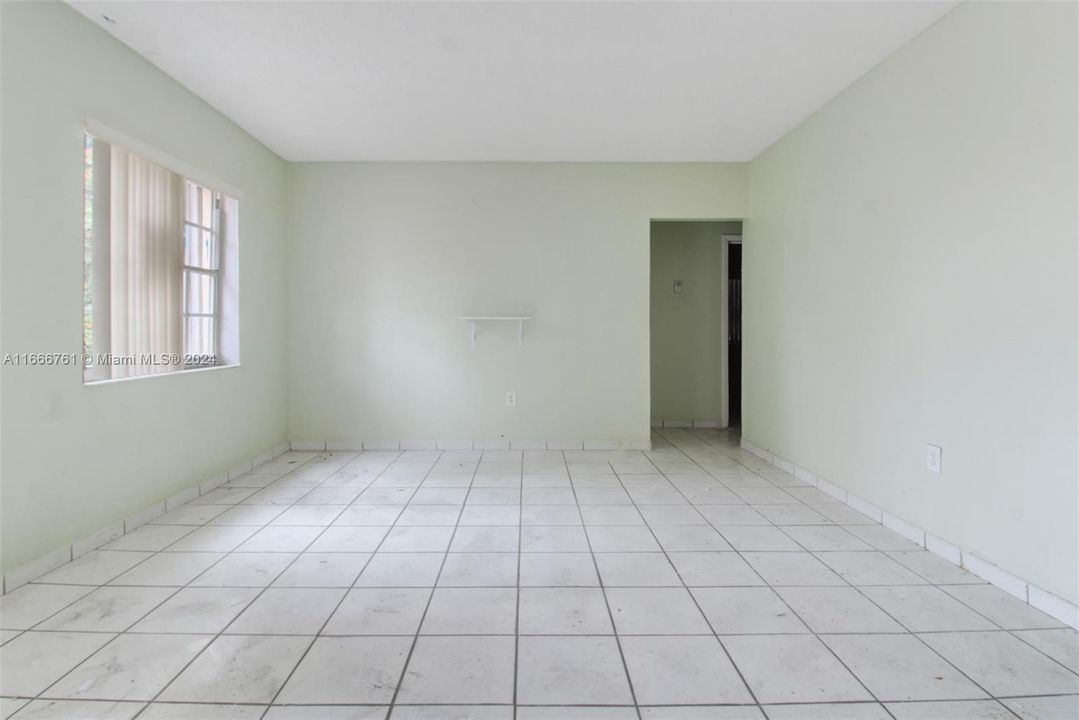 For Sale: $470,000 (2 beds, 1 baths, 1700 Square Feet)