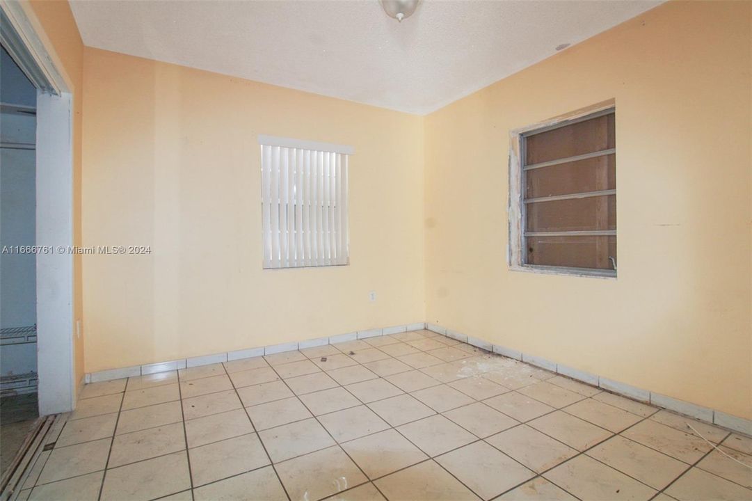 For Sale: $470,000 (2 beds, 1 baths, 1700 Square Feet)