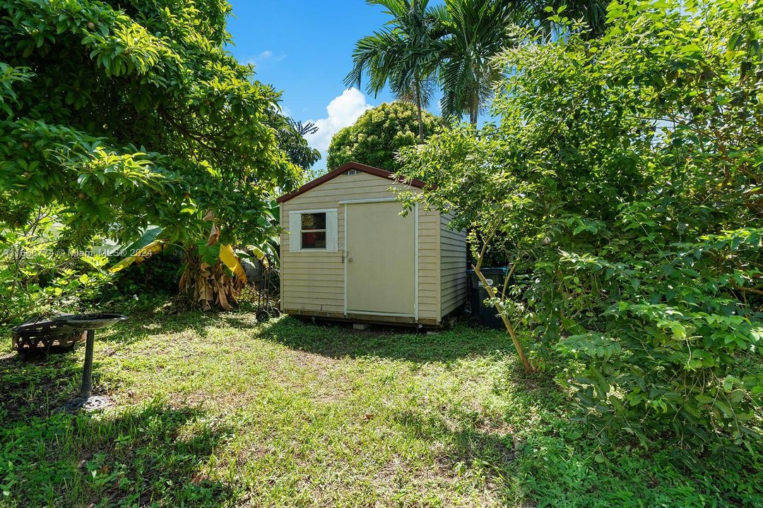 For Sale: $865,000 (4 beds, 2 baths, 2024 Square Feet)