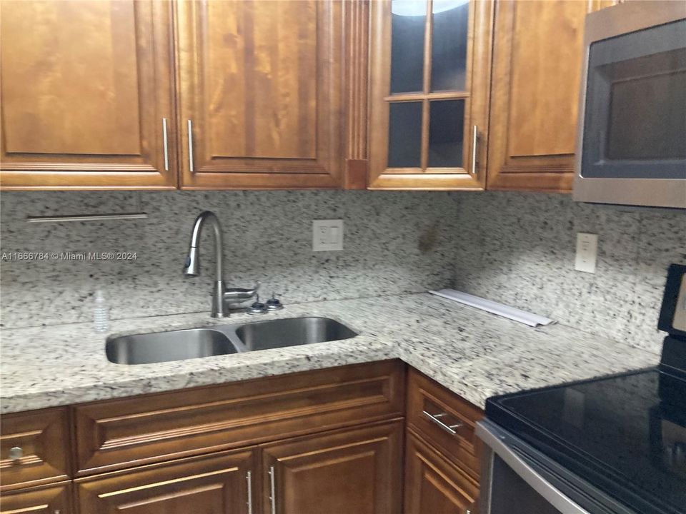 For Rent: $2,500 (2 beds, 2 baths, 1003 Square Feet)