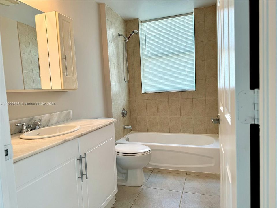 For Rent: $3,100 (2 beds, 2 baths, 1040 Square Feet)