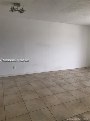 For Rent: $2,100 (2 beds, 2 baths, 920 Square Feet)