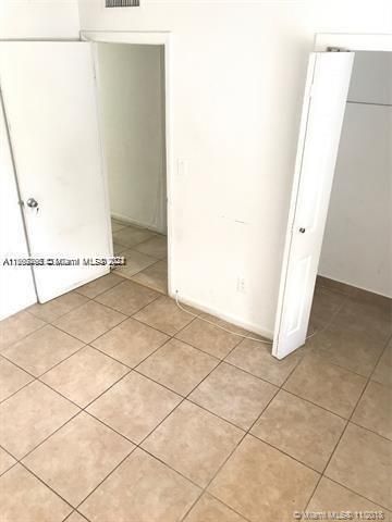 For Rent: $2,100 (2 beds, 2 baths, 920 Square Feet)