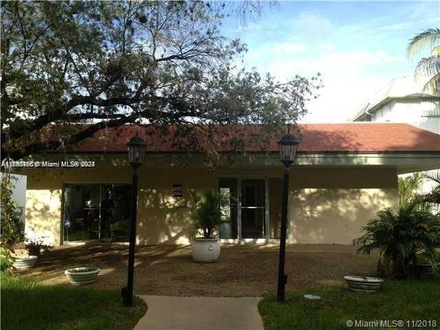 For Rent: $2,100 (2 beds, 2 baths, 920 Square Feet)