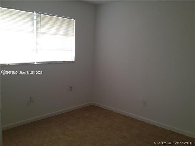 For Rent: $2,100 (2 beds, 2 baths, 920 Square Feet)