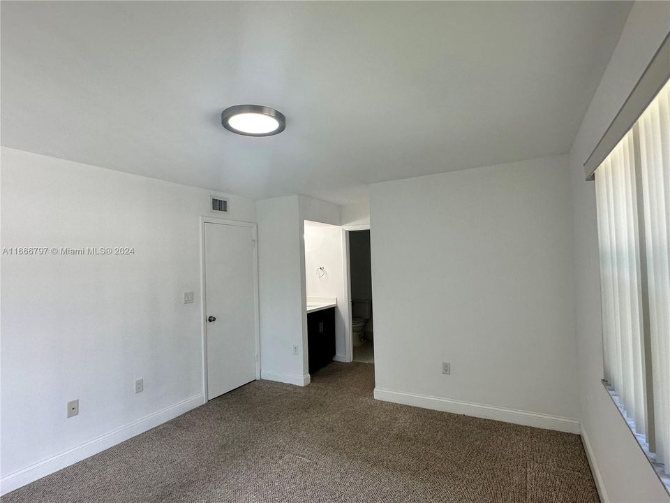 For Rent: $2,200 (2 beds, 2 baths, 1113 Square Feet)