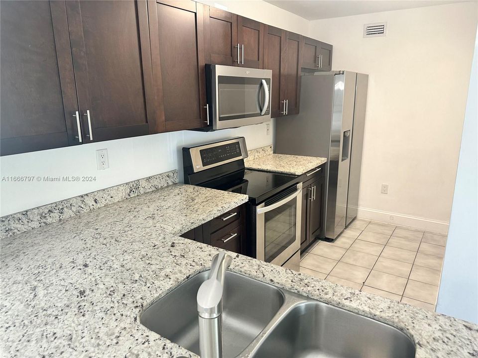 For Rent: $2,200 (2 beds, 2 baths, 1113 Square Feet)