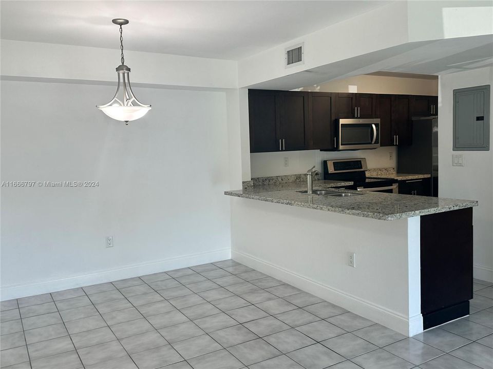 For Rent: $2,200 (2 beds, 2 baths, 1113 Square Feet)