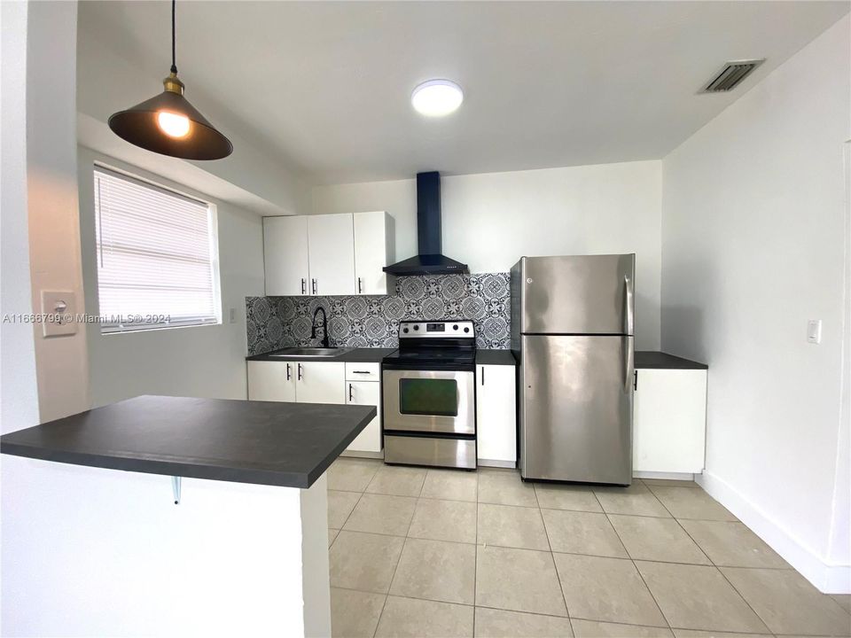 For Rent: $1,800 (1 beds, 1 baths, 3039 Square Feet)