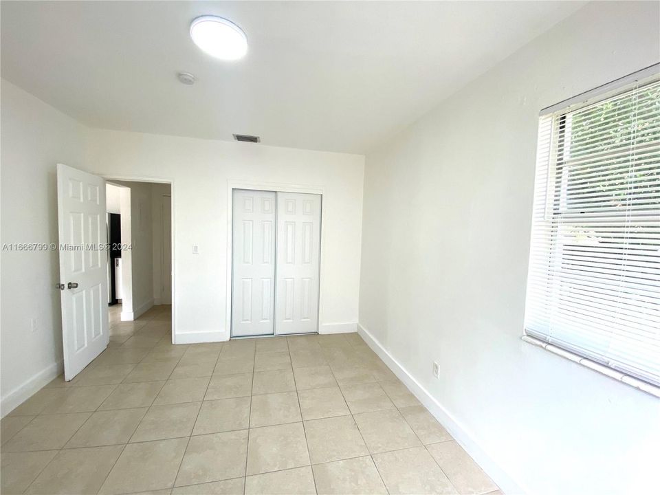 For Rent: $1,800 (1 beds, 1 baths, 3039 Square Feet)