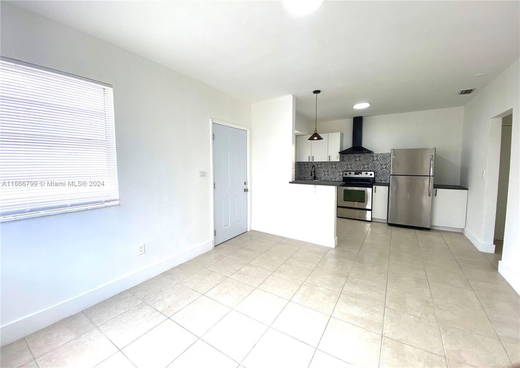 For Rent: $1,800 (1 beds, 1 baths, 3039 Square Feet)