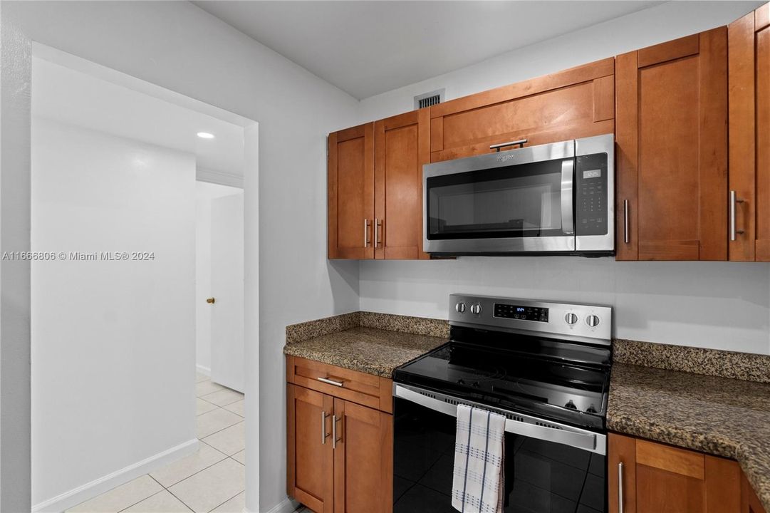 For Rent: $2,400 (2 beds, 2 baths, 976 Square Feet)