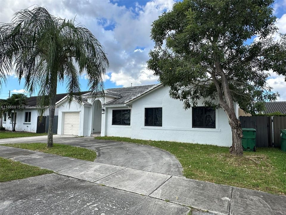 For Sale: $699,999 (4 beds, 2 baths, 1743 Square Feet)