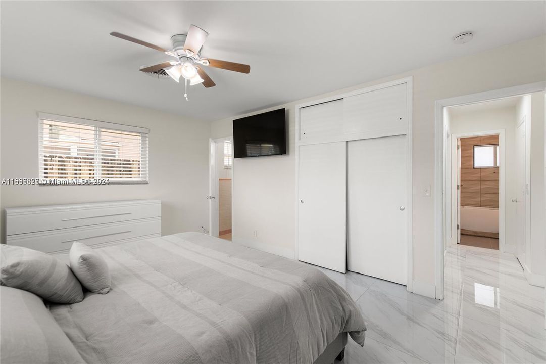 For Sale: $558,000 (2 beds, 2 baths, 1136 Square Feet)